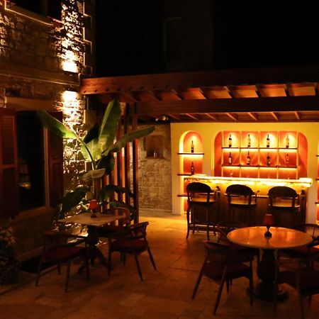 Dionysos 1789 Boutique Hotel フォチャ エクステリア 写真