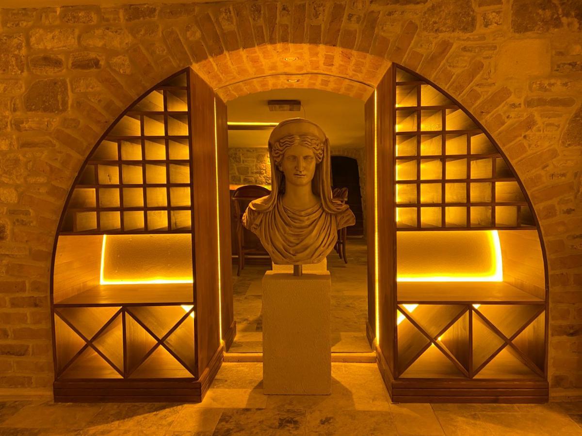 Dionysos 1789 Boutique Hotel フォチャ エクステリア 写真