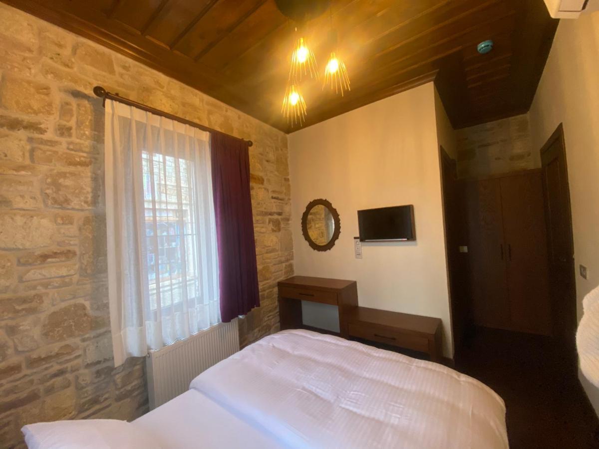 Dionysos 1789 Boutique Hotel フォチャ エクステリア 写真