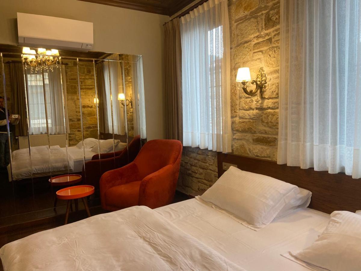 Dionysos 1789 Boutique Hotel フォチャ エクステリア 写真