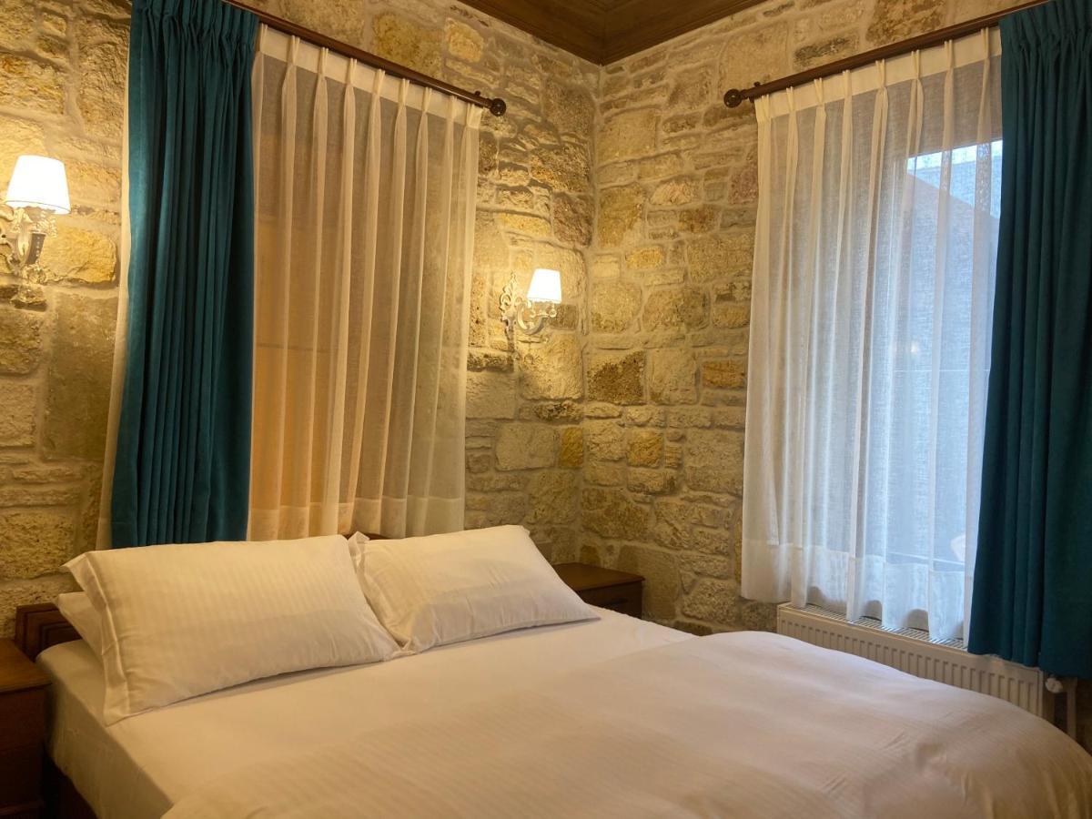 Dionysos 1789 Boutique Hotel フォチャ エクステリア 写真
