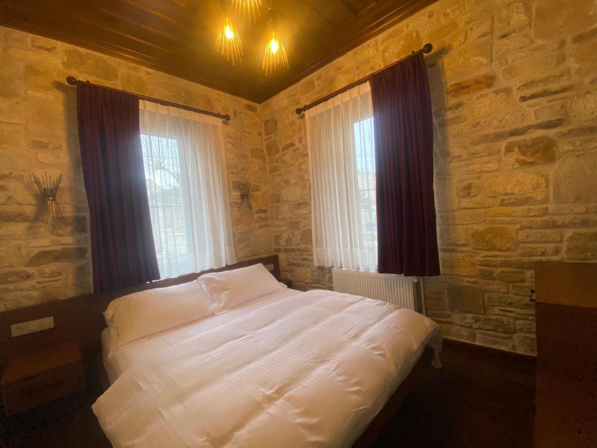 Dionysos 1789 Boutique Hotel フォチャ エクステリア 写真