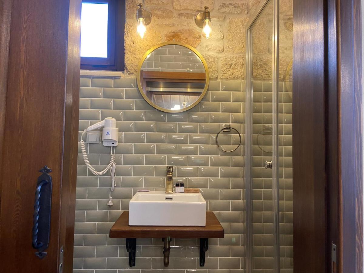 Dionysos 1789 Boutique Hotel フォチャ エクステリア 写真