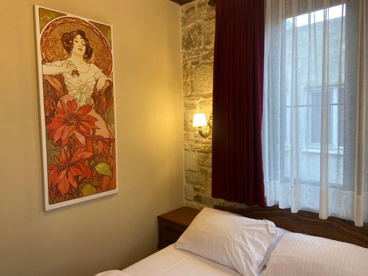 Dionysos 1789 Boutique Hotel フォチャ エクステリア 写真