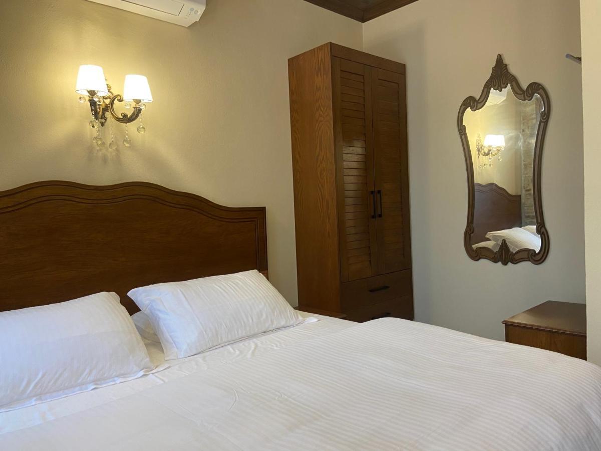 Dionysos 1789 Boutique Hotel フォチャ エクステリア 写真