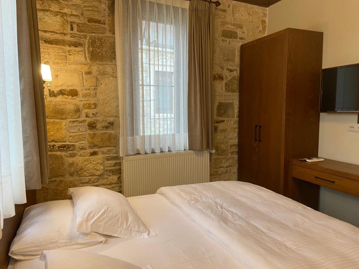 Dionysos 1789 Boutique Hotel フォチャ エクステリア 写真