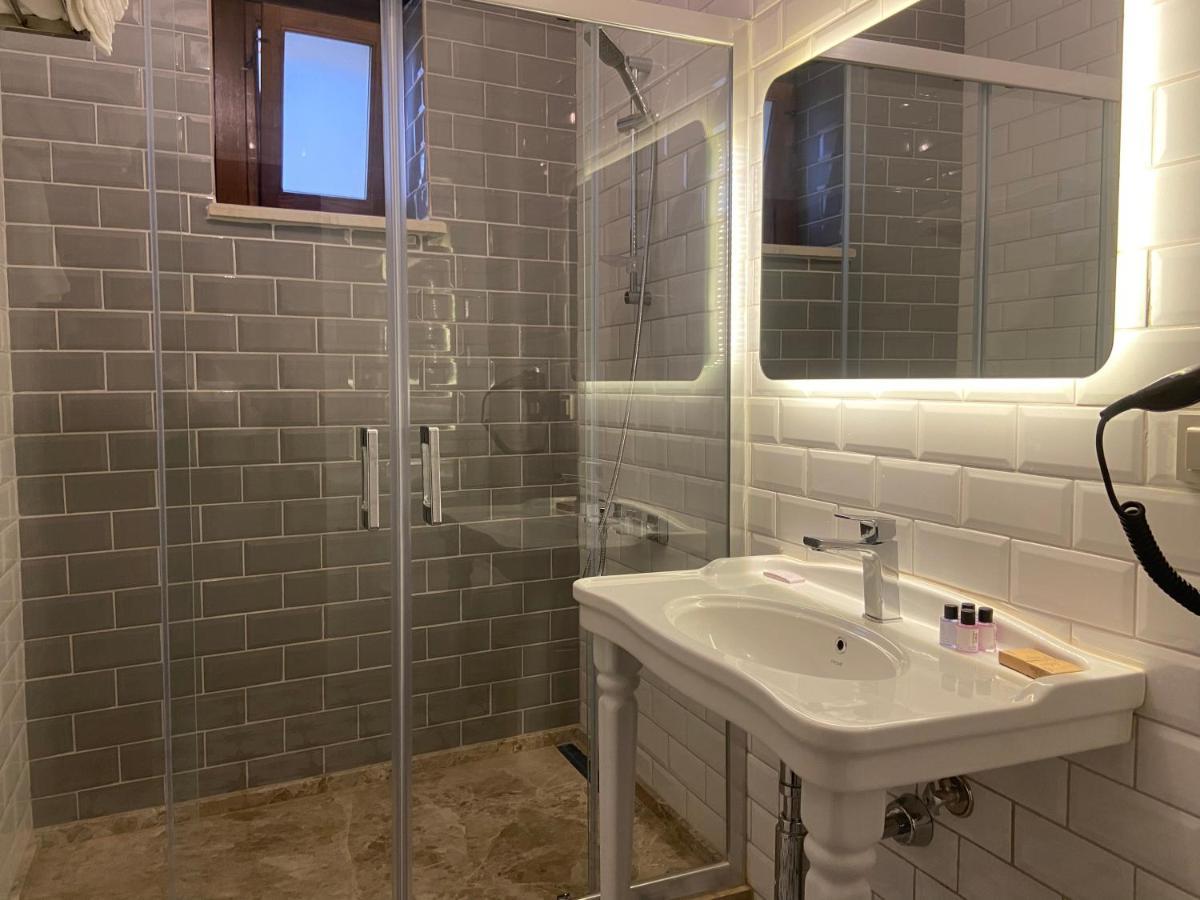 Dionysos 1789 Boutique Hotel フォチャ エクステリア 写真