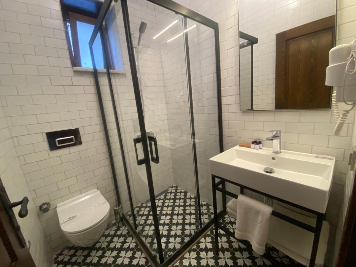 Dionysos 1789 Boutique Hotel フォチャ エクステリア 写真
