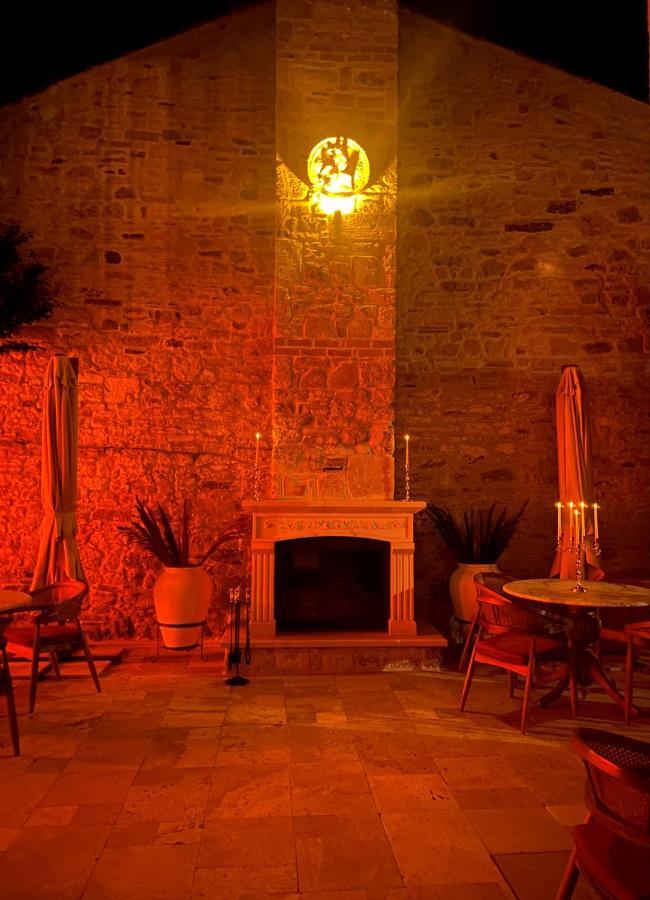 Dionysos 1789 Boutique Hotel フォチャ エクステリア 写真