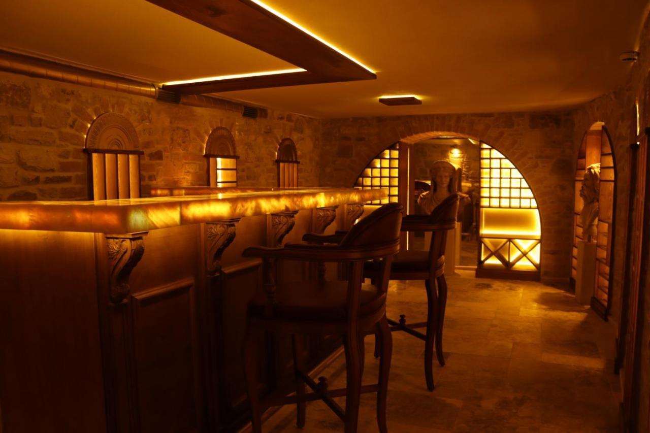 Dionysos 1789 Boutique Hotel フォチャ エクステリア 写真