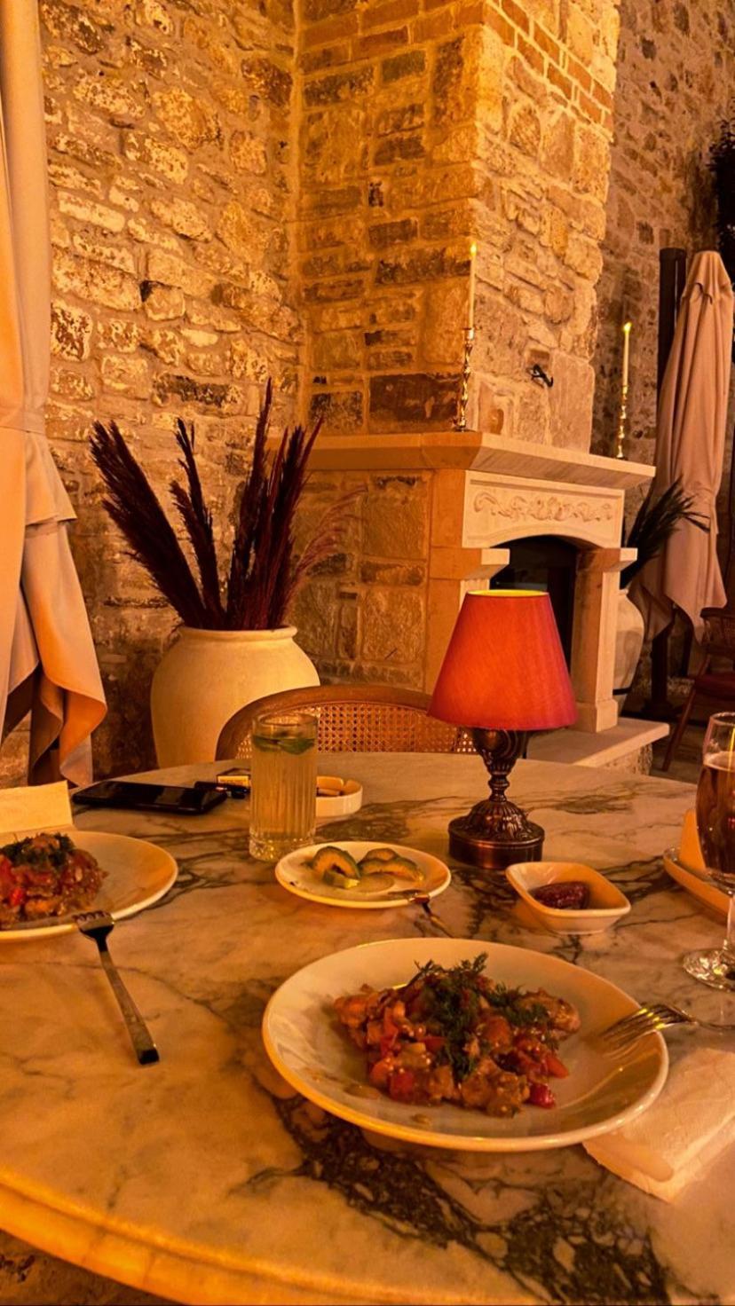 Dionysos 1789 Boutique Hotel フォチャ エクステリア 写真
